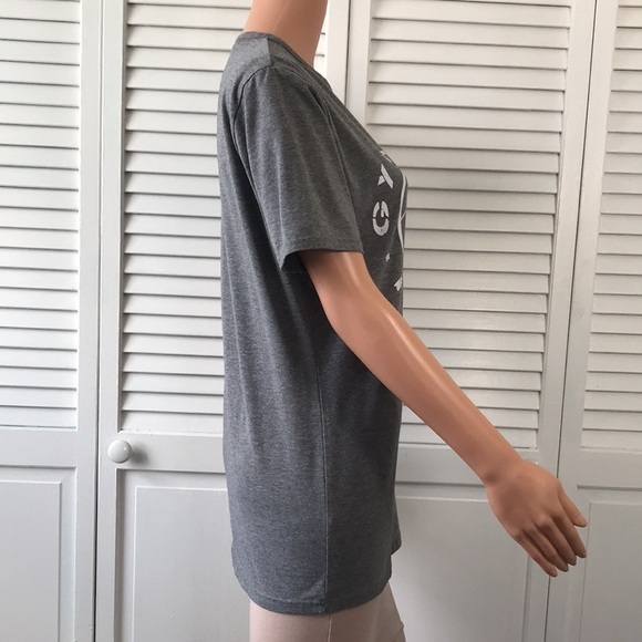 2/$25 GYMSHARK Gray Short Sleeve Tee - Picture 4 of 6